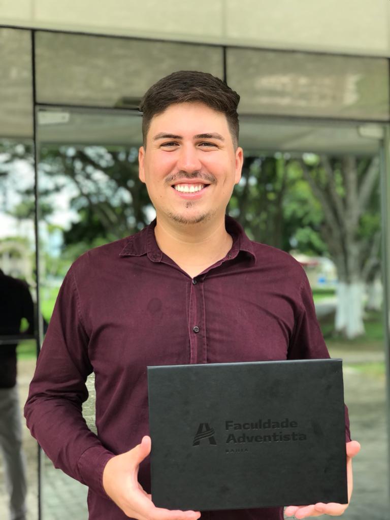 Egresso de Odontologia da Fadba é aprovado em Mestrado na UFBA