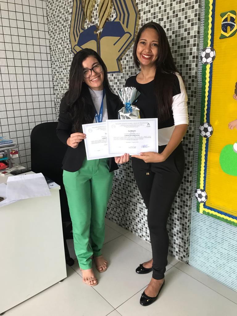 Turma de Fisioterapia em Ortotraumatologia e Hospitalar da pós-graduação recebe certificado de conclusão