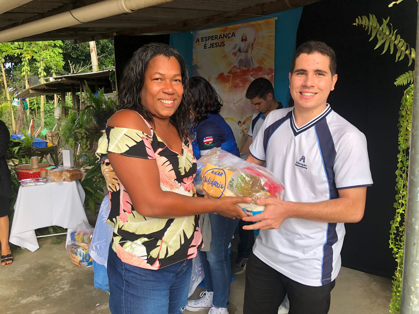 Alunos do Colégio Adventista realizam Bazar Solidário