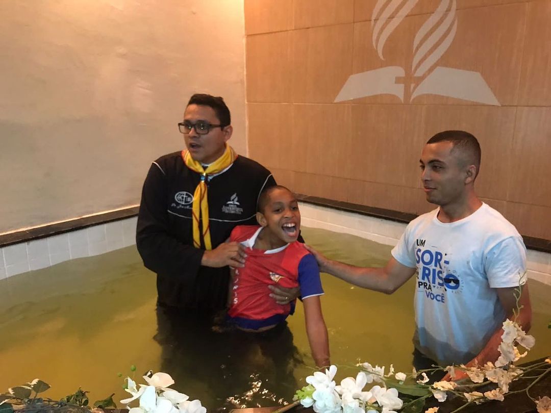 Participante de projeto social da Fadba é batizado em cerimônia especial