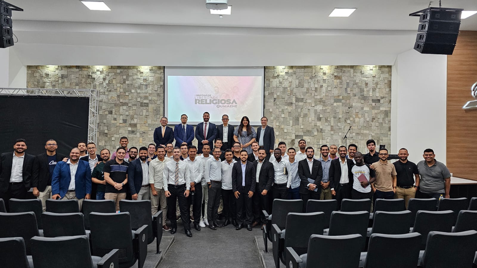 Simpósio reúne especialistas e estudantes para debater liberdade religiosa no ambiente educacional